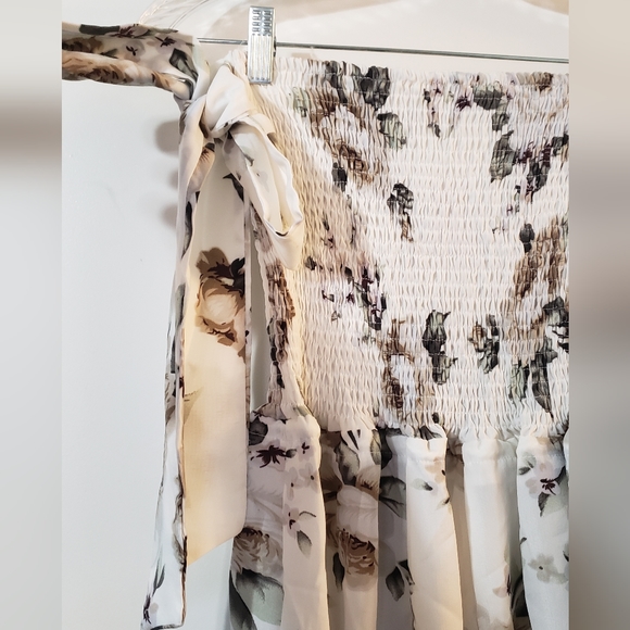 Romper, Floral - Picture 3 of 8